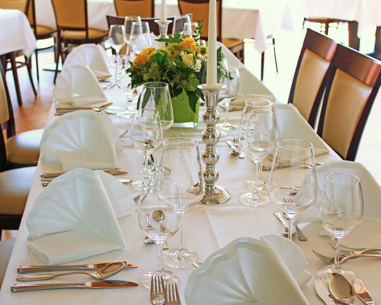 Tischdecken in sekt wirken besonders festlich zu Weihnachten